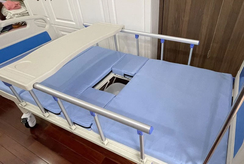 Giường y tế có bô vệ sinh giá rẻ cho người già